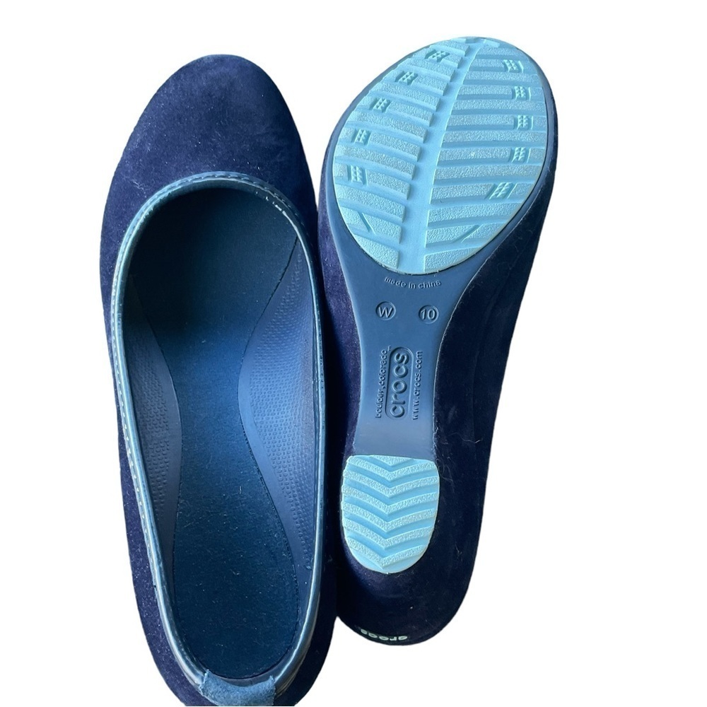 CROCS NWOT Blue Velvet Wedge Heels - Size 10 - Picture 6 of 6